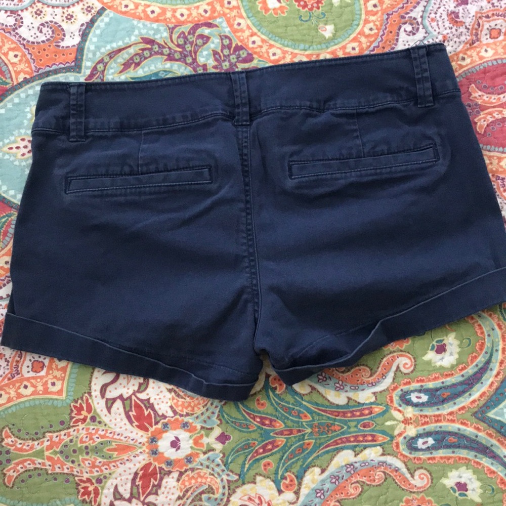 Express Shorts - Picture 2 of 3